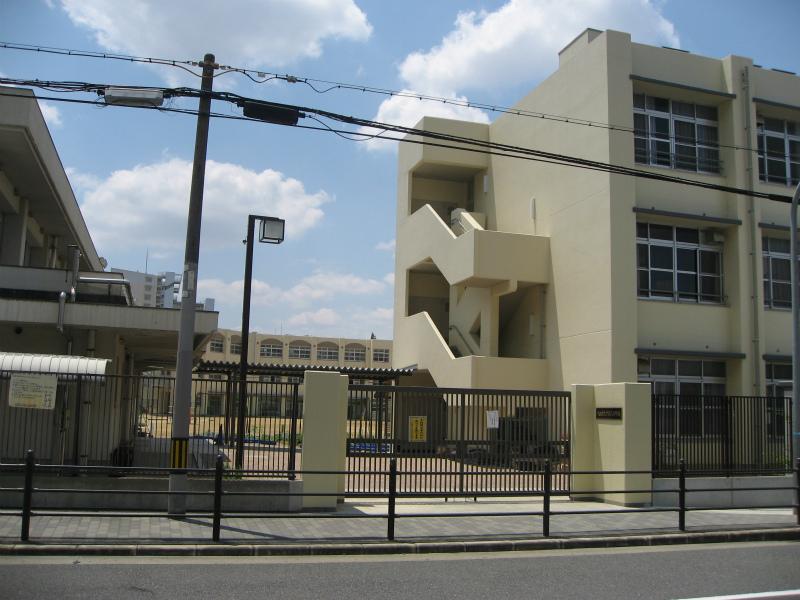 Primary school. 618m to Osaka Municipal violet Elementary School