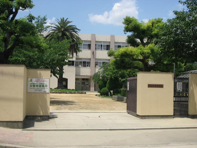 Junior high school. 299m to Osaka City Tatsusumire junior high school