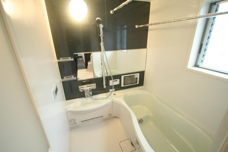Bathroom. Sound shower in bathroom ・ Mist sauna ・ Bathroom TV ・ Equipped with artificial marble bathtub. Care saves bathtub in the time and effort of the housework of Easy (A No. land reference)