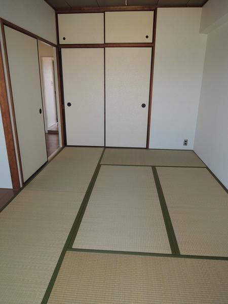 Non-living room. Japanese-style room 6 quires.