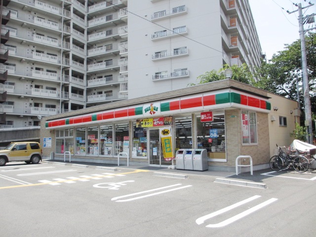 Convenience store. Thanks Kyobashi store up (convenience store) 333m