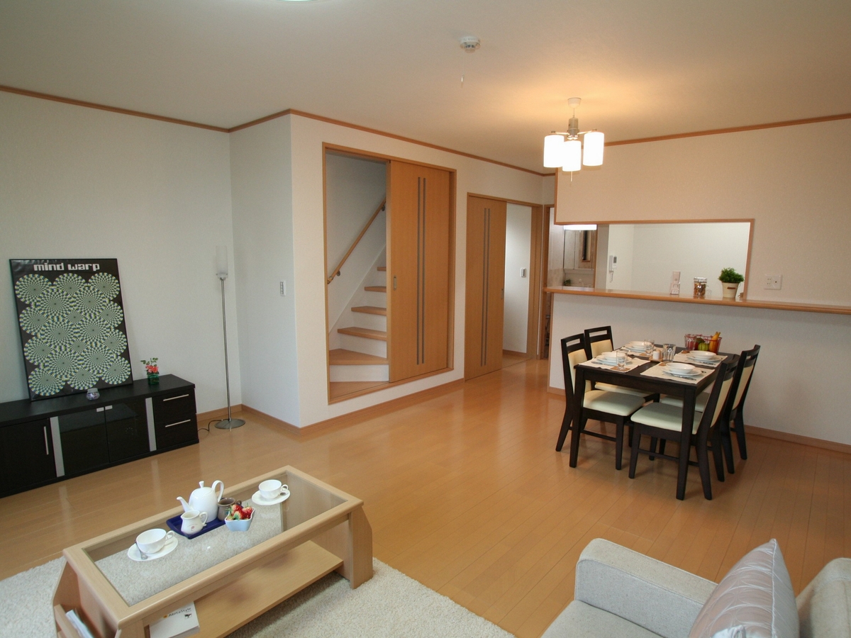 Same specifications photos (Other introspection). Gimmick living stairs and counter kitchen is likely to buy role in family communication. It plans to cherish the family reunion (N-14 No. land) the same specification