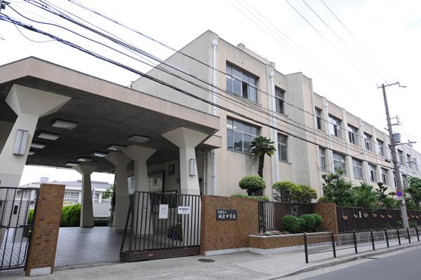 Junior high school. 260m to Osaka Municipal Joto Junior High School