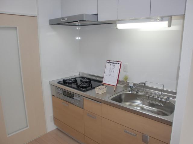 Kitchen.  ■ This is a system kitchen of new