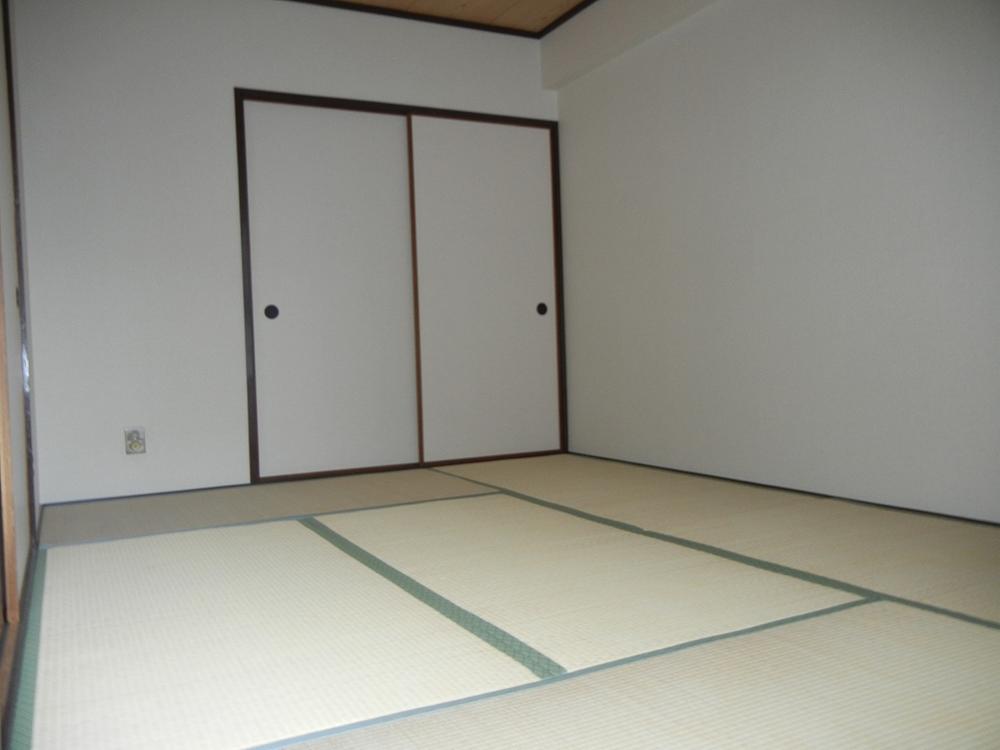 Non-living room. One is I want Japanese-style room. Irresistible new fragrance of tatami.
