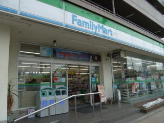 Convenience store. FamilyMart Joto Shiginonishi store up (convenience store) 183m