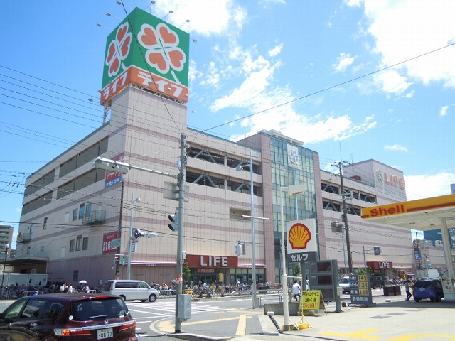 Supermarket. 219m up to life Sekime store (Super)