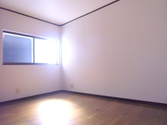 Non-living room. It is a closet with a Western-style