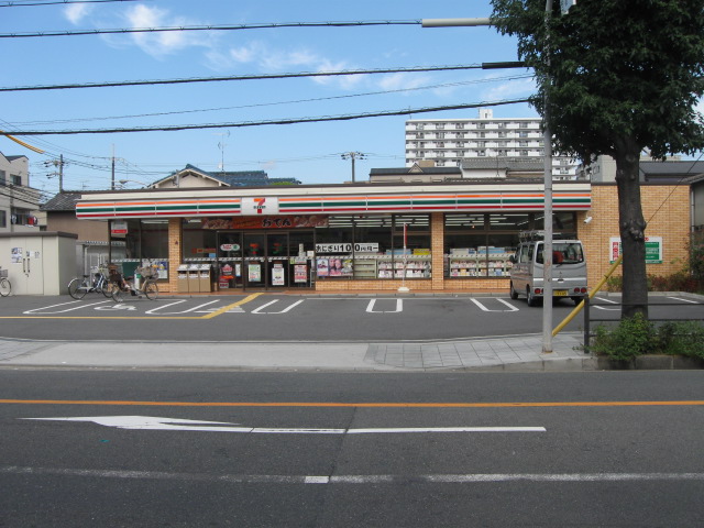 Convenience store. Seven-Eleven Osaka Hanaten'nishi 3-chome up (convenience store) 410m