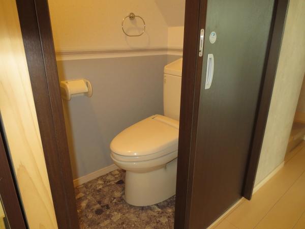 Toilet. 1st floor toilet. It is fashionable! There are stairs leading to the second floor to the right hand