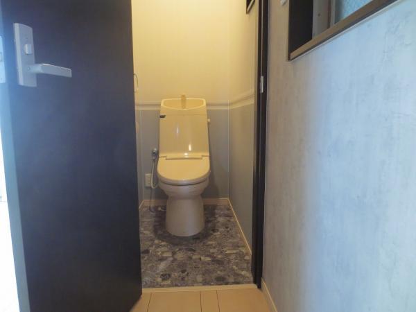 Toilet. Second floor There is a staircase rises and toilet. The same design as the first floor
