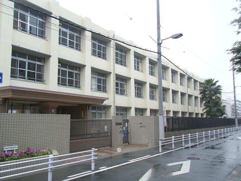 Primary school. 666m to Osaka Municipal violet Elementary School