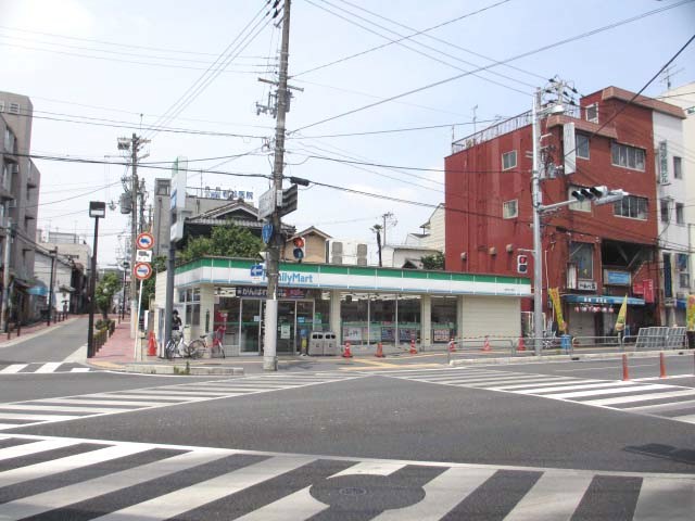 Convenience store. FamilyMart Sekime Chome store up (convenience store) 271m