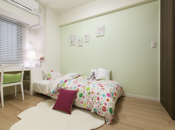 Western-style (2) is arranged in the children's room. Walk-in closet has also provided in this room. And children's clothes, You can also store plenty toys