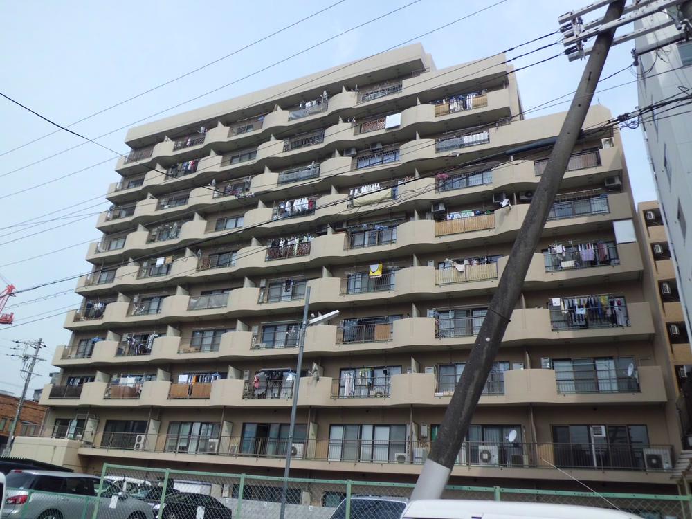 Local appearance photo. Bright south-facing