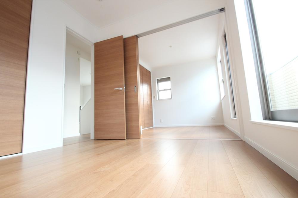 Non-living room. Western and Western-style is between the movable partition.