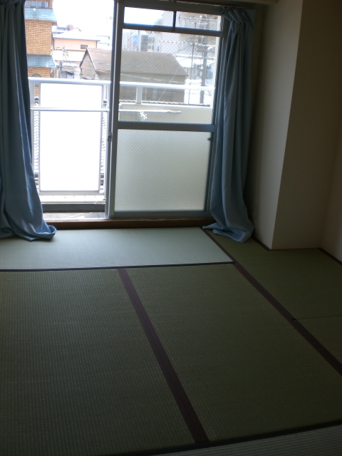 Living and room. Japanese-style room, It entered a beautiful tatami