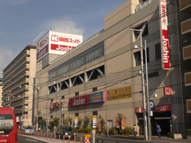 Supermarket. 694m to the Kansai Super Gamo store (Super)
