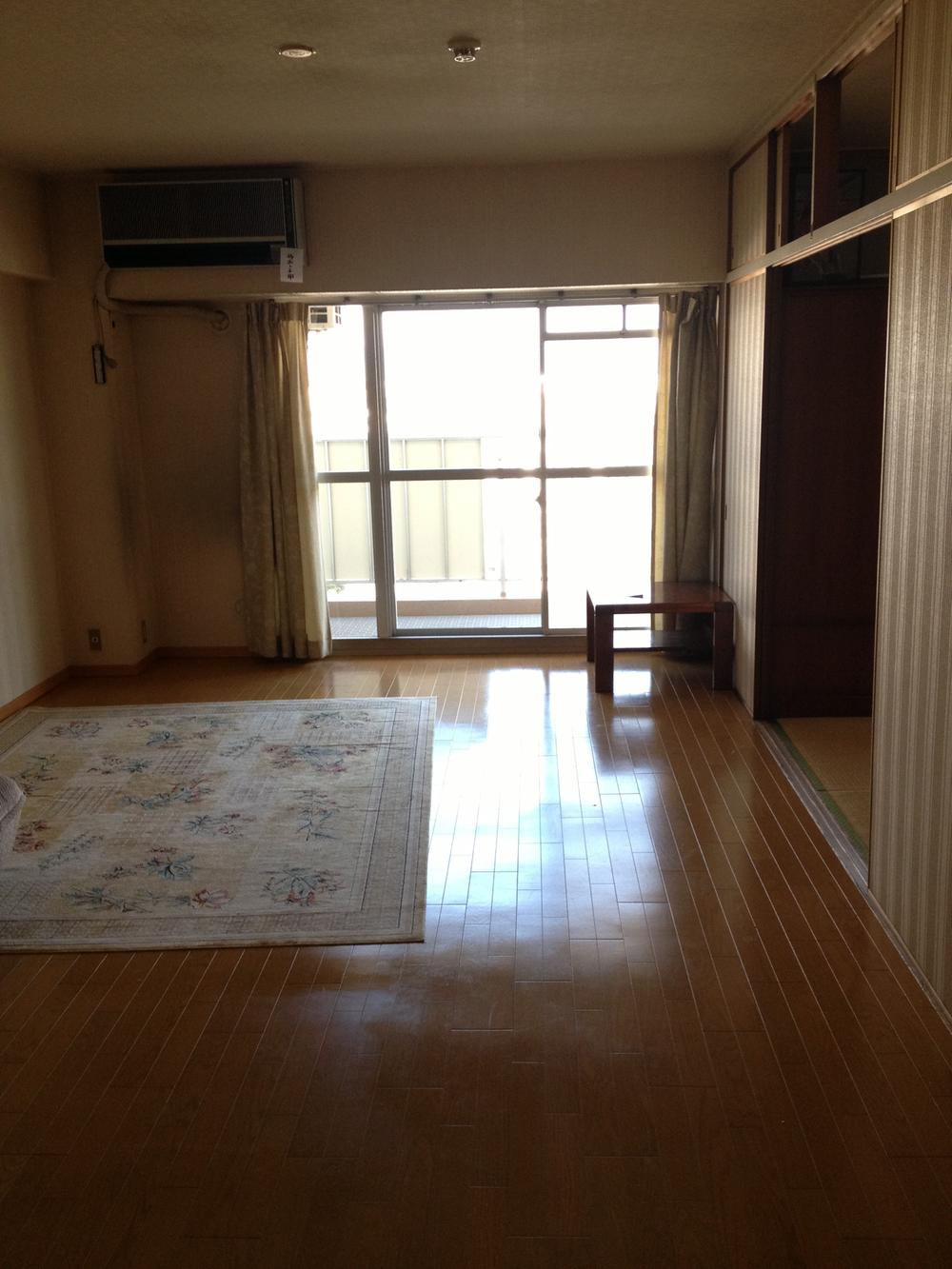 Living. Indoor (12 May 2013) Shooting