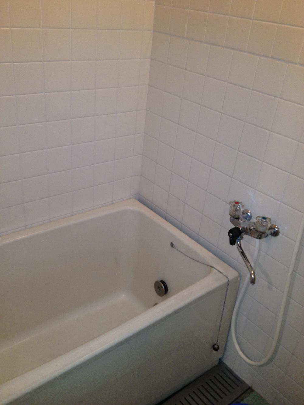 Bathroom. Indoor (12 May 2013) Shooting