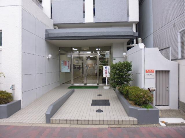 Entrance. Common areas
