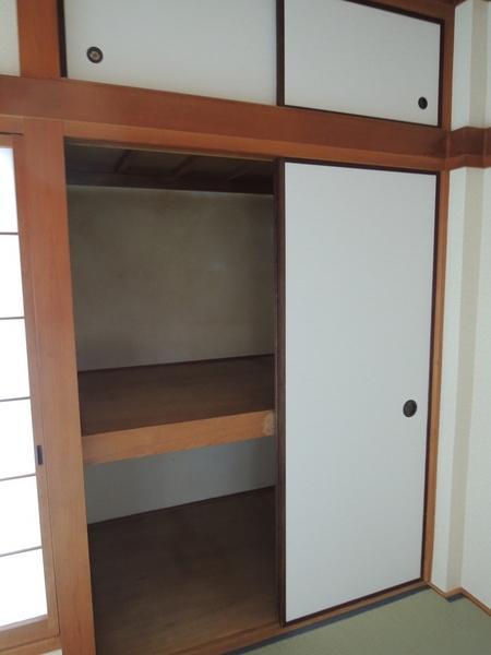 Receipt. Of the second floor Japanese-style room 8 quires closet. Vacuum cleaner, Whatever household account book Maeru. 