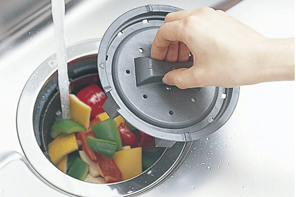 Kitchen.  [disposer] Established a "disposable" friendly to the global environment. Also reduces garbage, Also eliminates the smell anxious of the kitchen. Remove the dirt tends to basket hygienic types that can be washed (same specifications)