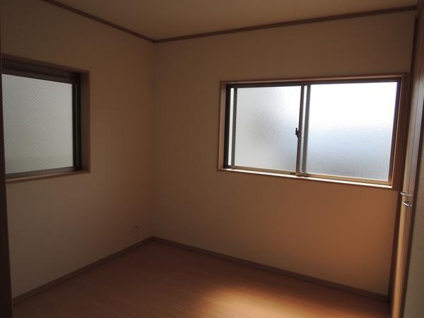 Non-living room. 3 Kaiyoshitsu 4.5 Pledge. Two-sided lighting.