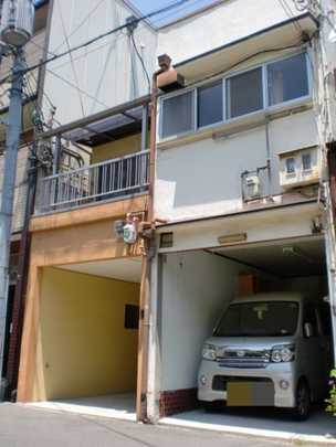 Local land photo. It is the appearance of the property building. 