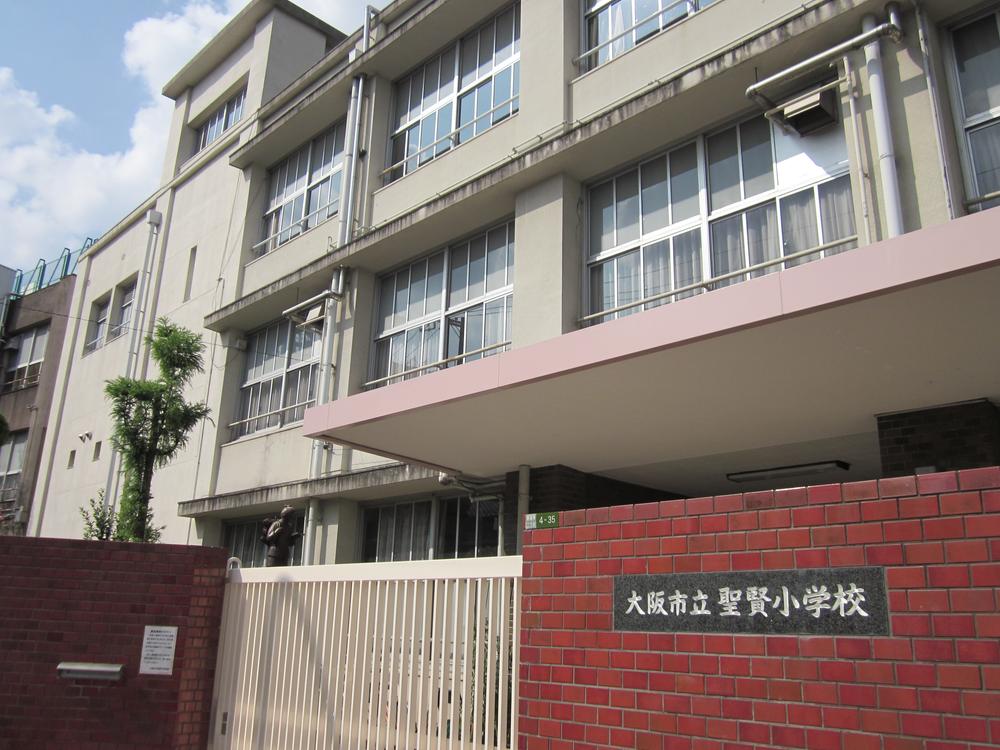 Primary school. Osaka Municipal sages up to elementary school 400m