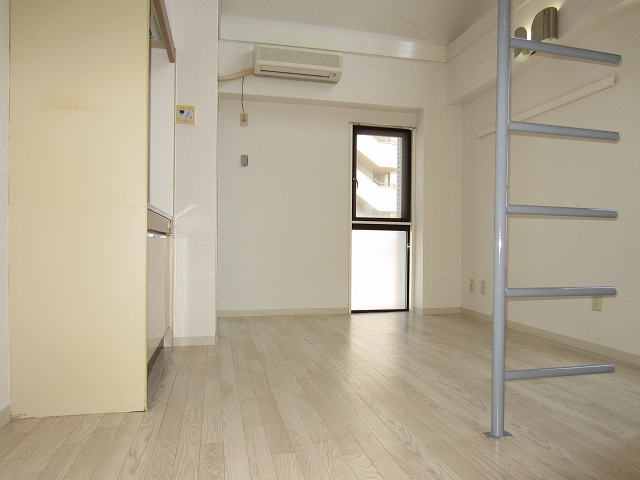 Living and room. 1R !! air conditioning of clean flooring also of course equipped !!!