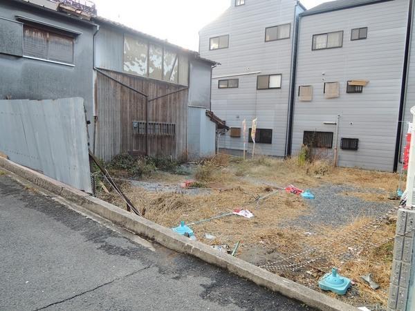 Other. It has become a little tilt. When that part as "warehouse" of Misawa Homes, It can be effectively used. 