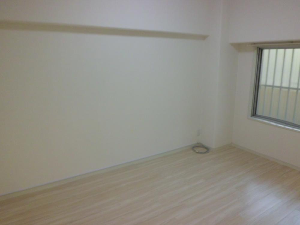 Other. Is a beautiful 6.3 Pledge of Western-style!