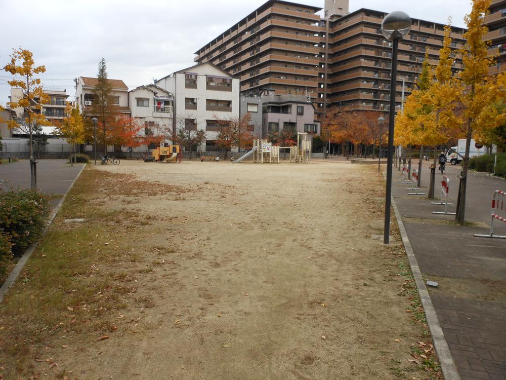 Local appearance photo. Full of space to play with children in large site!