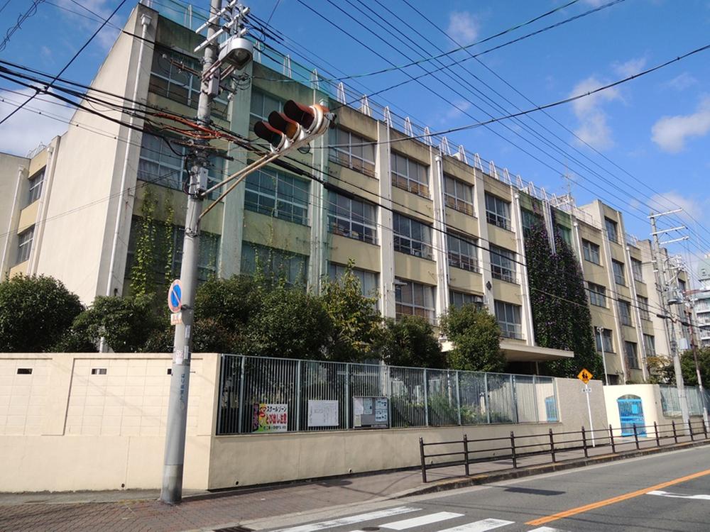 Primary school. Until catfish Koto Elementary School 281m A 4-minute walk