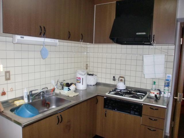 Kitchen.  ■ System kitchen
