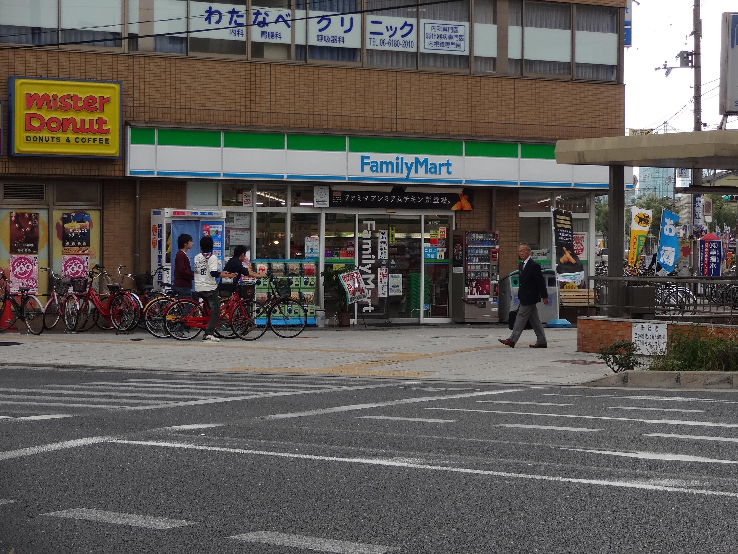 Convenience store. FamilyMart growth Chome store up (convenience store) 307m