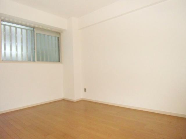 Non-living room. Western There are 5.5 Pledge