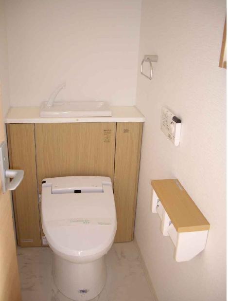 Toilet. 1 ・ With the second floor toilet, It is also useful at the time of visitors