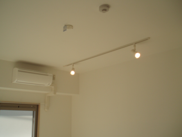 Other room space. Air conditioning  /  indirect lighting