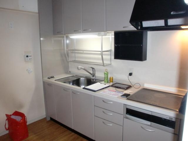 Kitchen.  ■ It is a beautiful system Kitchen