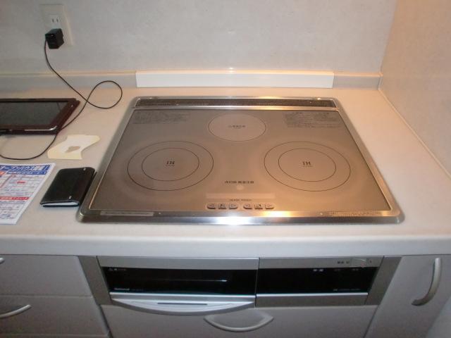 Kitchen.  ■ Stove is IH