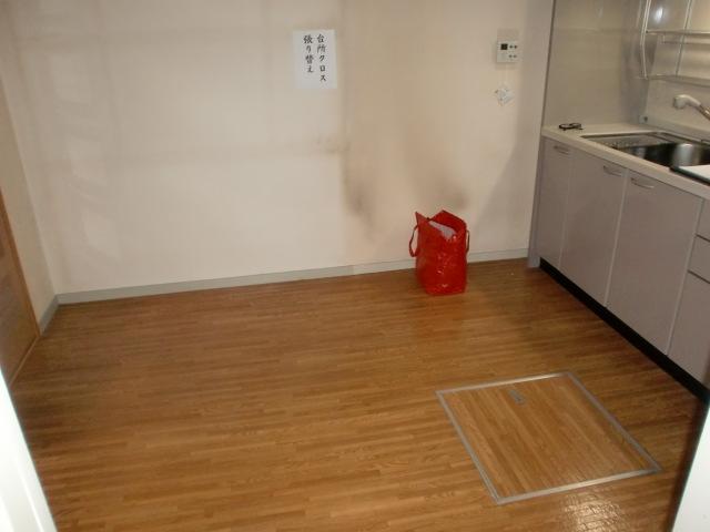 Living.  ■ This is useful There is under-floor storage