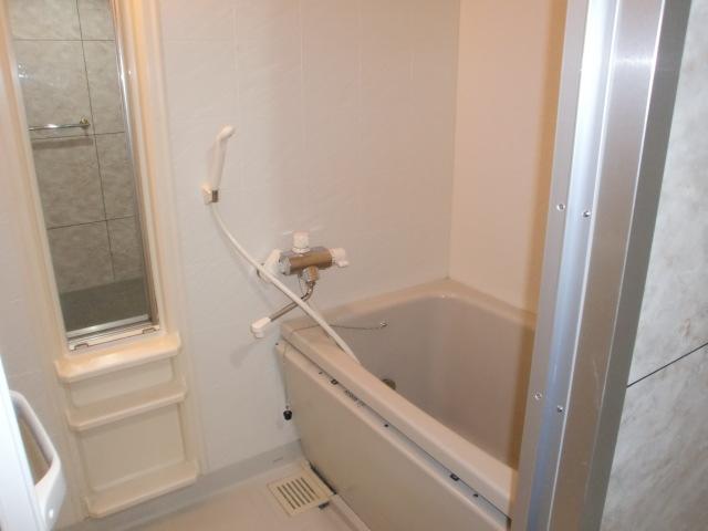 Bathroom.  ■ Beautiful bathroom