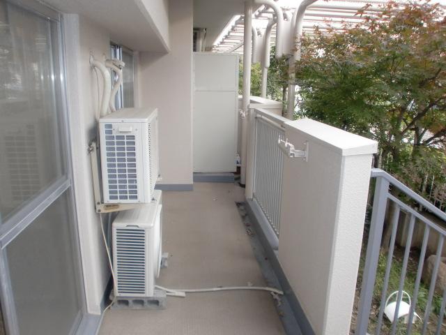 Balcony.  ■ It is a bright south-facing balcony