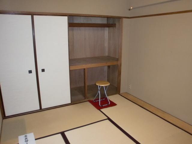 Receipt.  ■ Storage is also a spacious