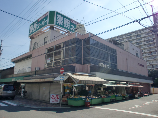 Supermarket. 600m to business super Joto Furuichi store (Super)