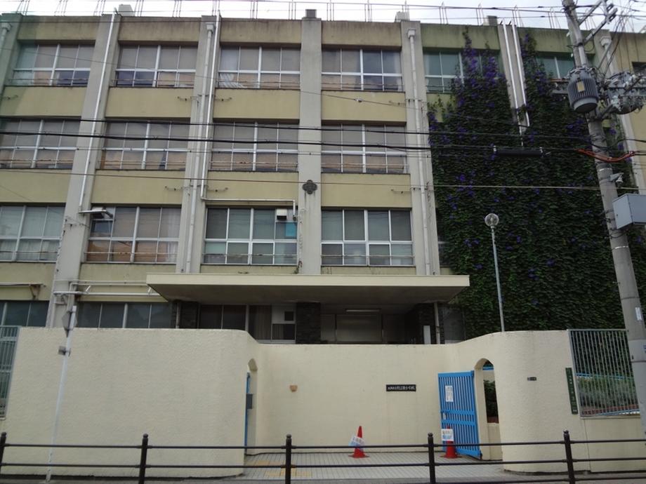 Primary school. Until catfish Koto Elementary School 104m