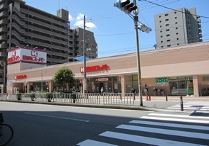 Supermarket. 136m to the Kansai Super Imafuku store (Super)