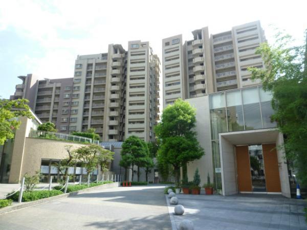 Local appearance photo. Green is a large apartment.